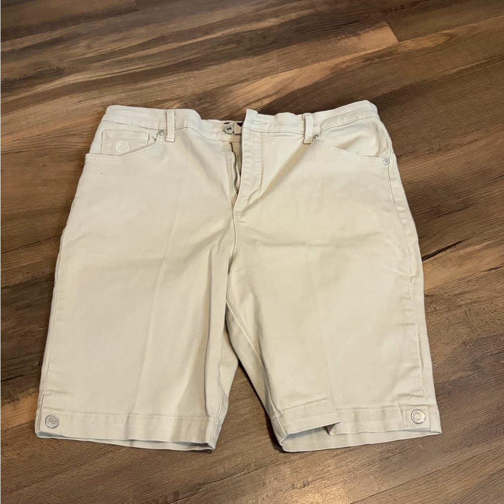 Womens Gloria Vanderbilt Cream Bermuda Shorts Size 16P